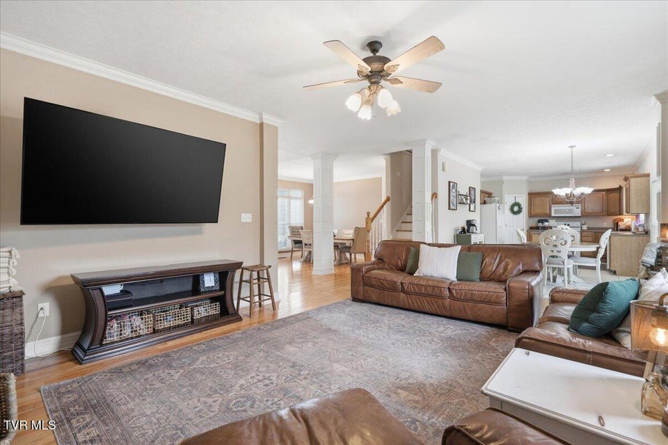 Photo #10: 924 Saddle Ridge Lane