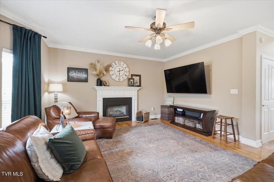 Photo #11: 924 Saddle Ridge Lane