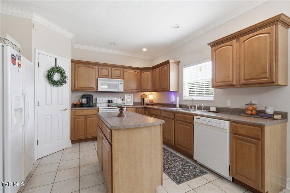 Photo #12: 924 Saddle Ridge Lane