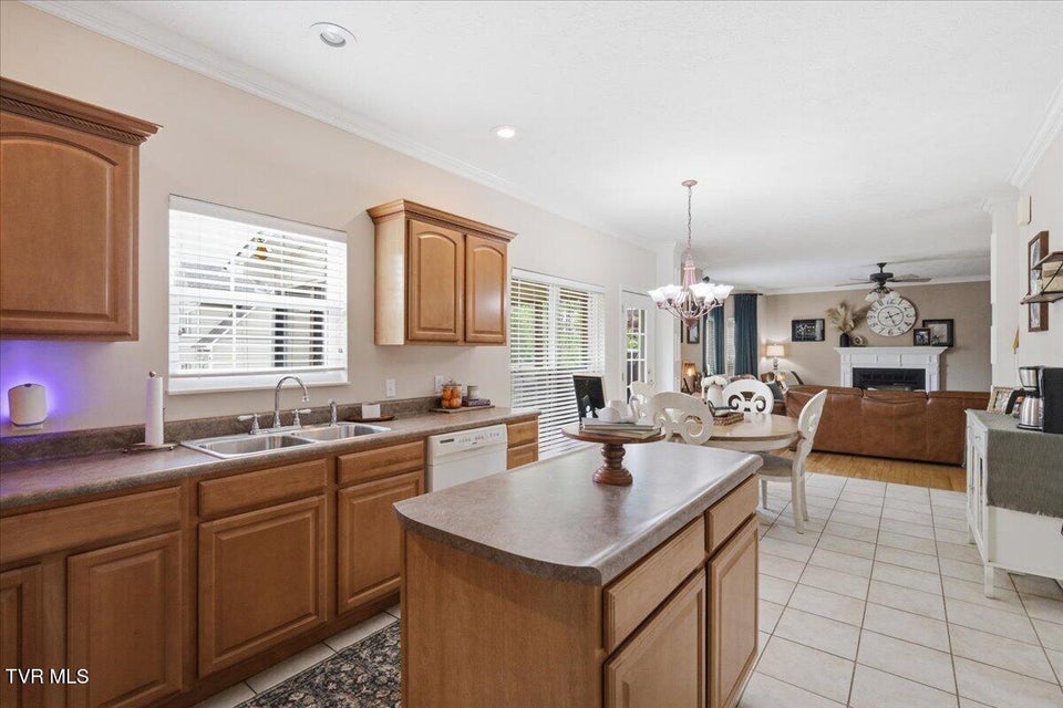 Photo #15: 924 Saddle Ridge Lane
