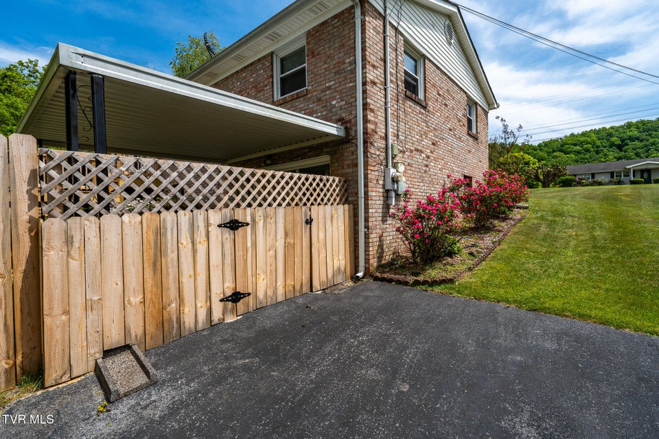 Photo #51: 253 Fairford Lane