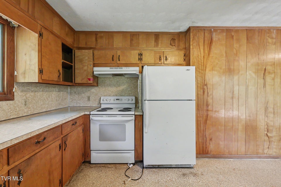 Photo #17: 1811 Moore Avenue