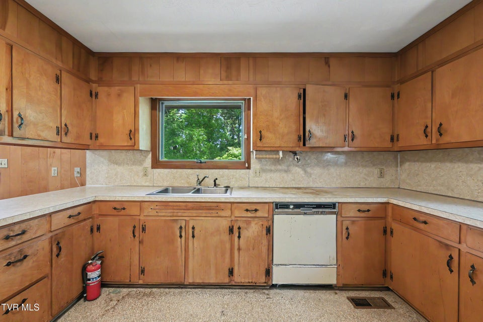 Photo #18: 1811 Moore Avenue