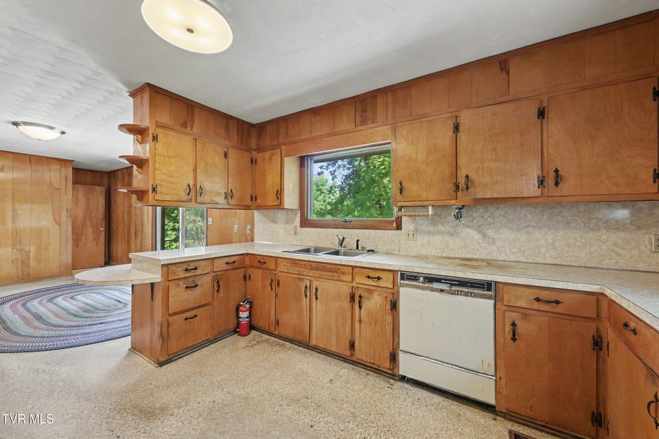 Photo #19: 1811 Moore Avenue