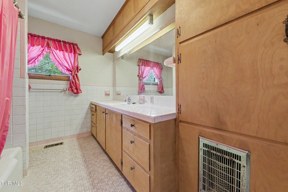 Photo #20: 1811 Moore Avenue