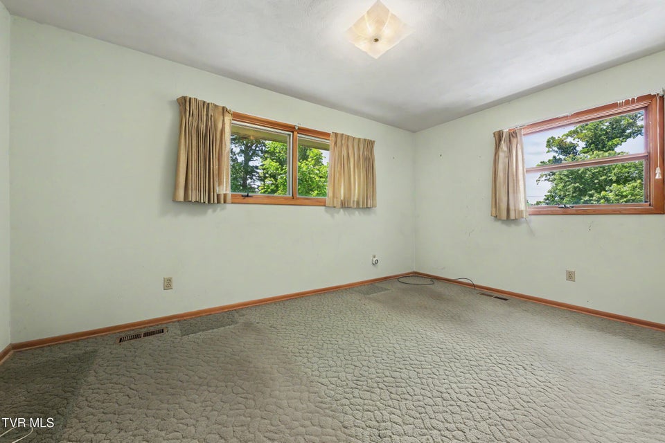 Photo #27: 1811 Moore Avenue