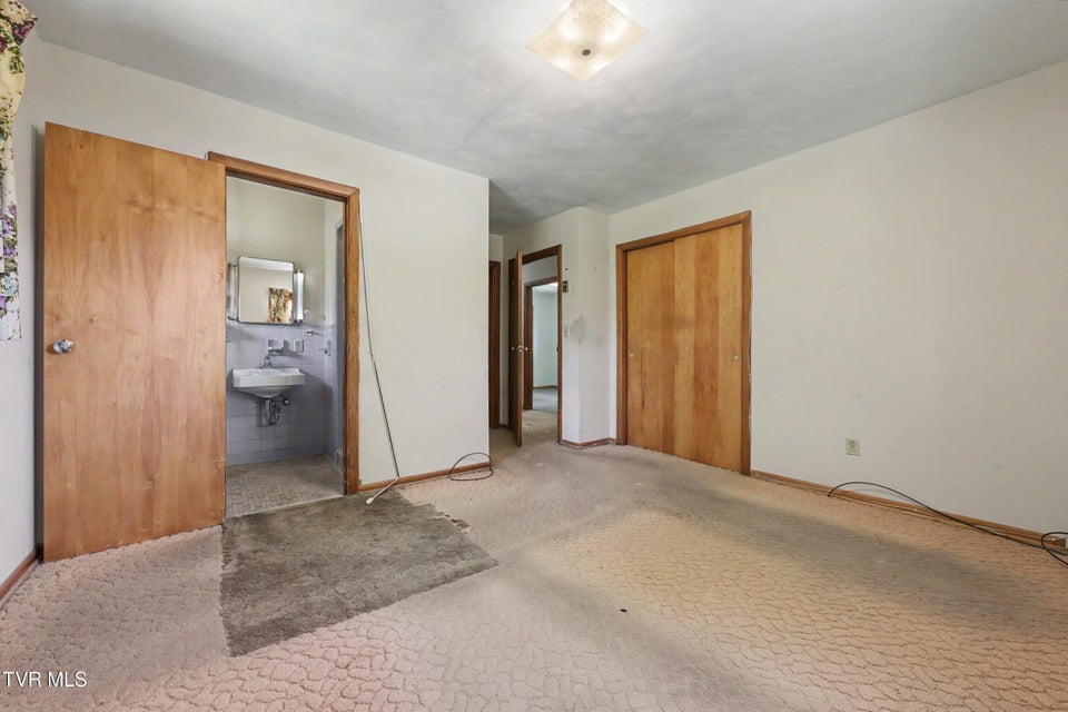 Photo #31: 1811 Moore Avenue