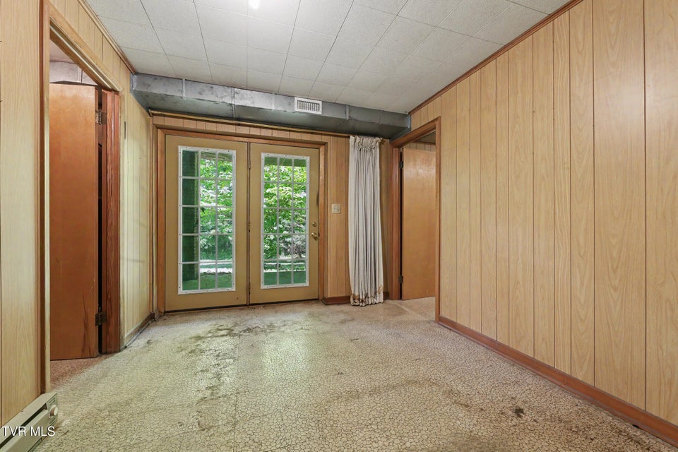 Photo #36: 1811 Moore Avenue