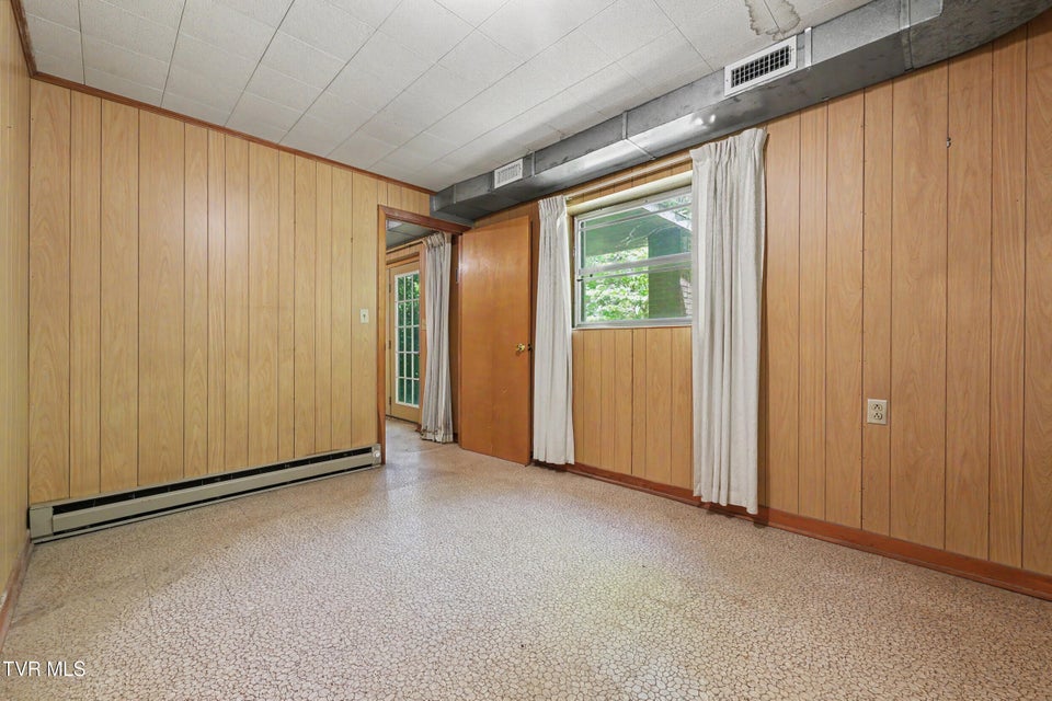 Photo #40: 1811 Moore Avenue