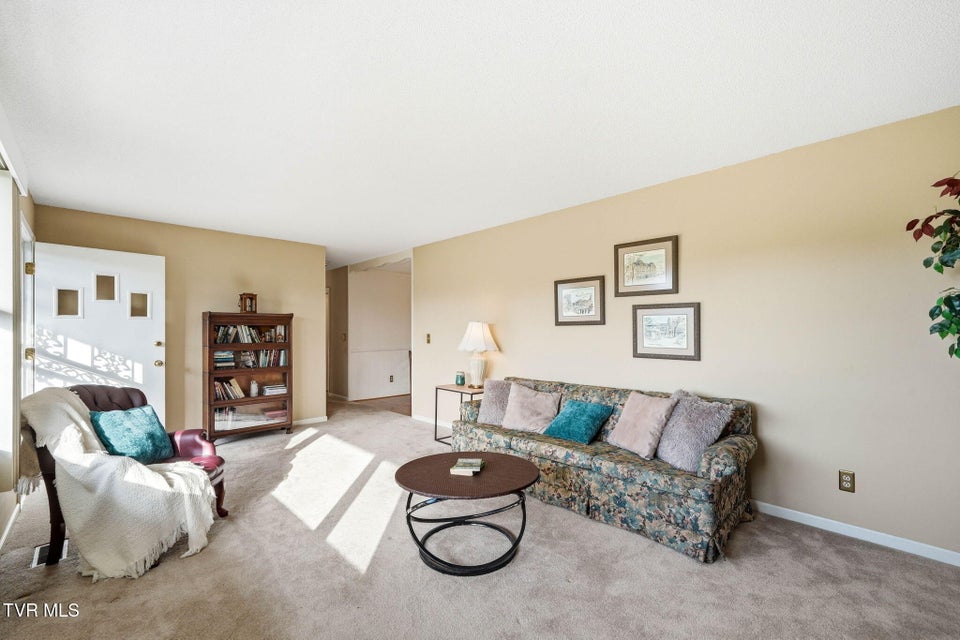 Photo #7: 608 Southview Drive