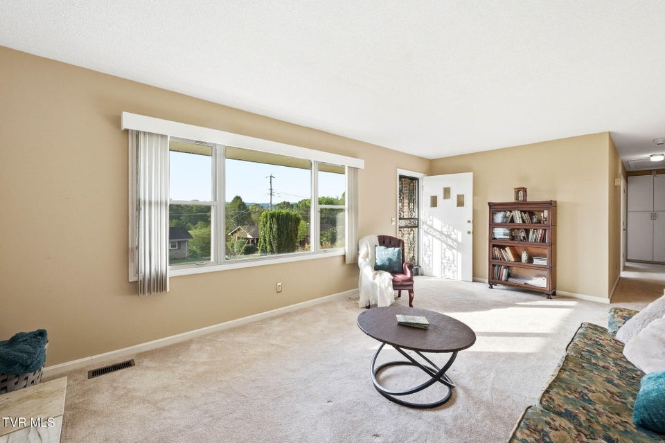 Photo #8: 608 Southview Drive