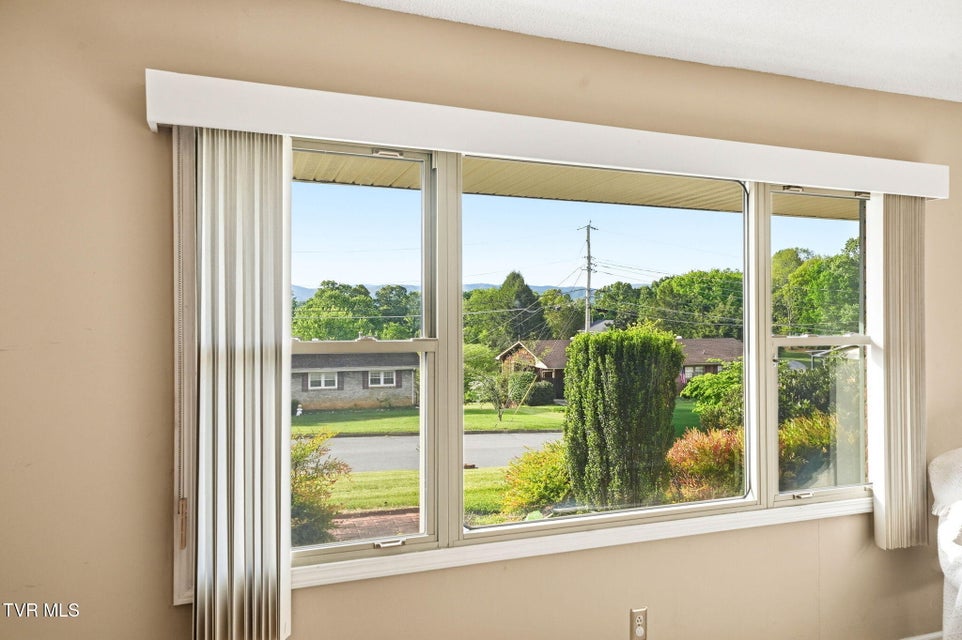 Photo #9: 608 Southview Drive