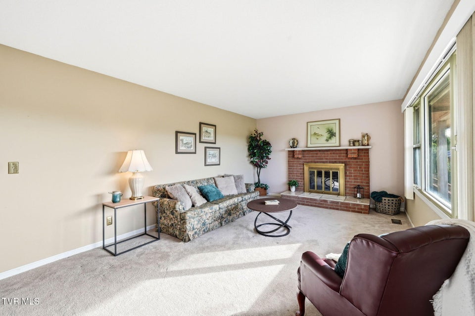 Photo #6: 608 Southview Drive