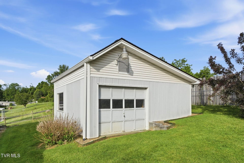 Photo #51: 608 Southview Drive
