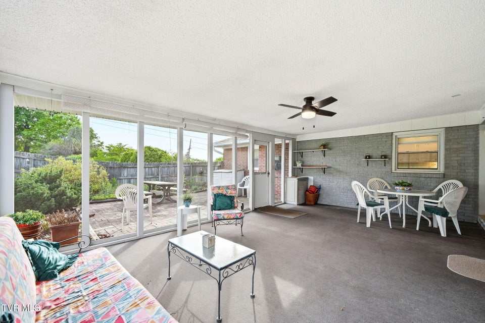 Photo #40: 608 Southview Drive