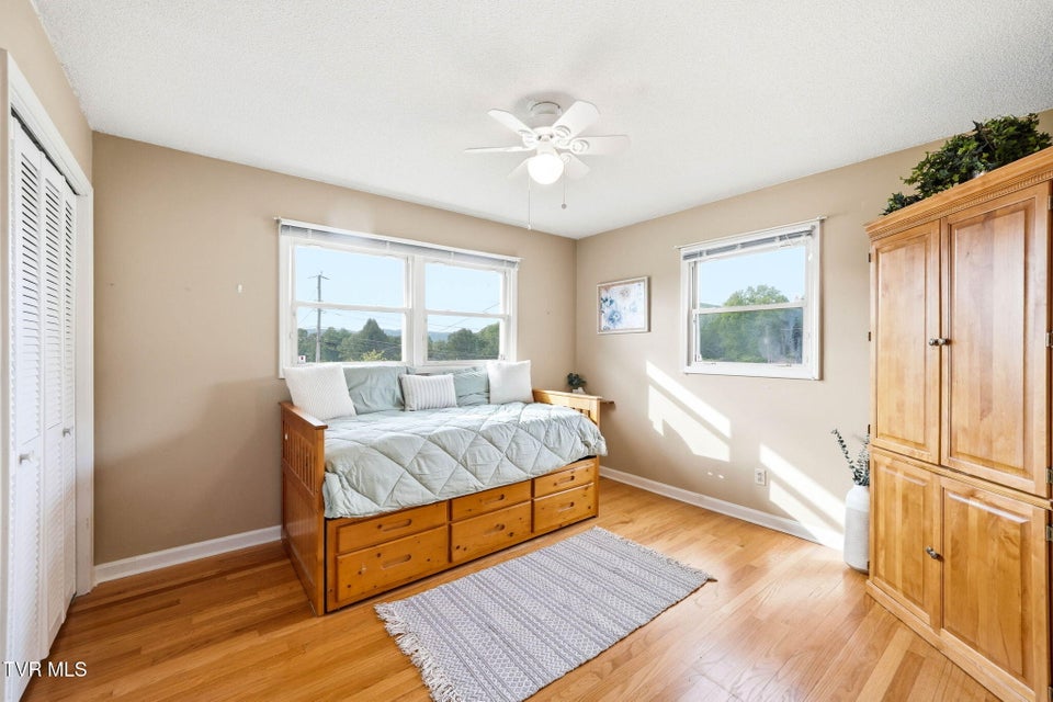 Photo #33: 608 Southview Drive