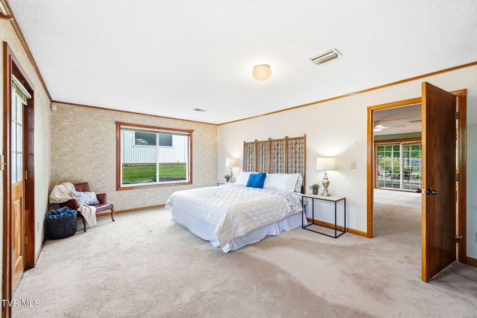 Photo #4: 608 Southview Drive