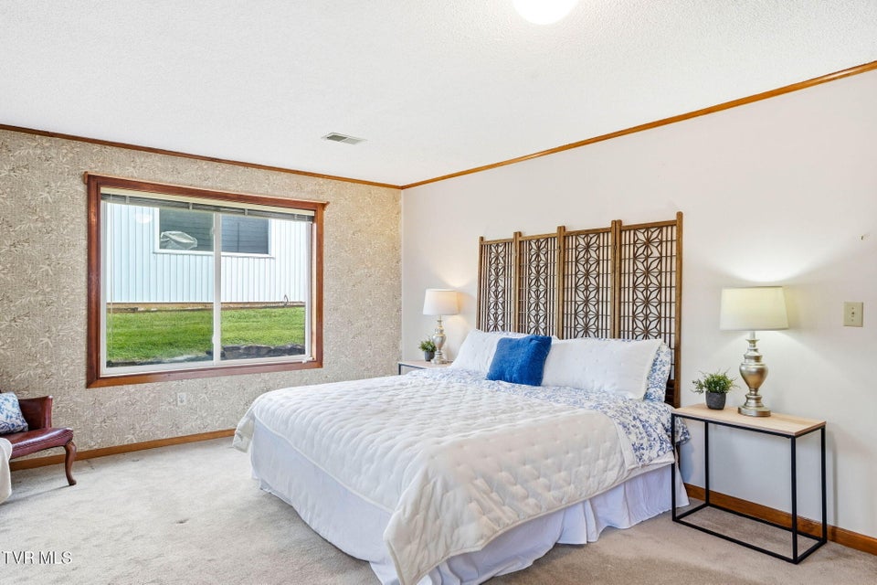 Photo #27: 608 Southview Drive