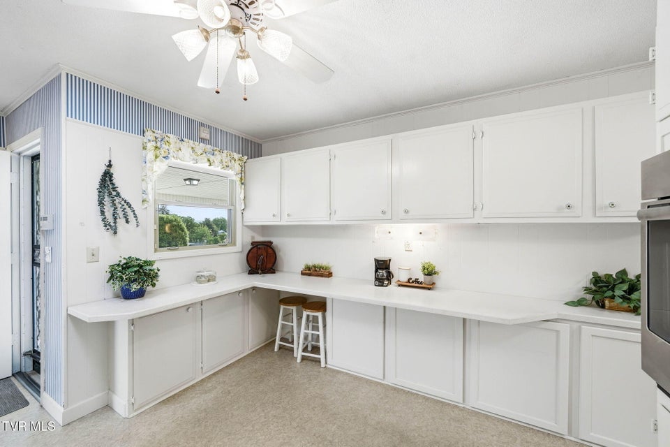 Photo #17: 608 Southview Drive