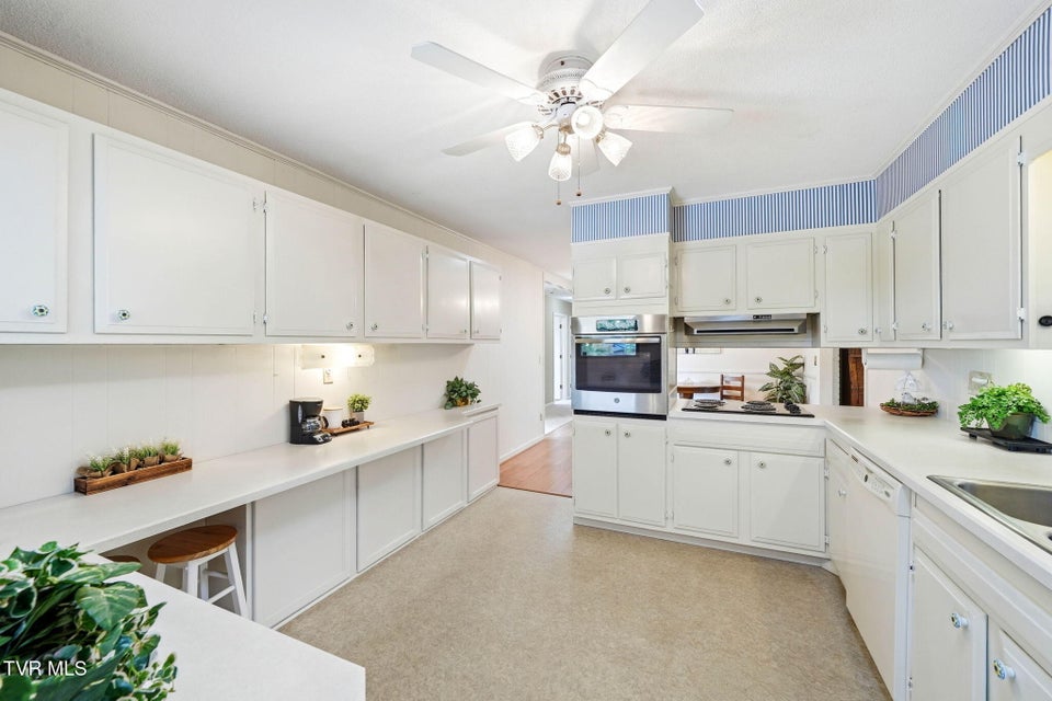 Photo #15: 608 Southview Drive