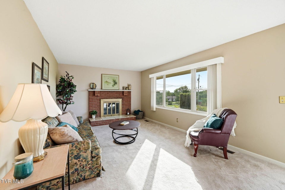 Photo #11: 608 Southview Drive