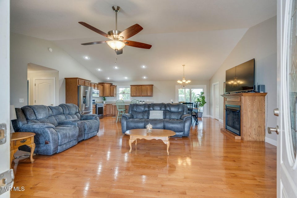 Photo #8: 140 Willow Ridge Drive