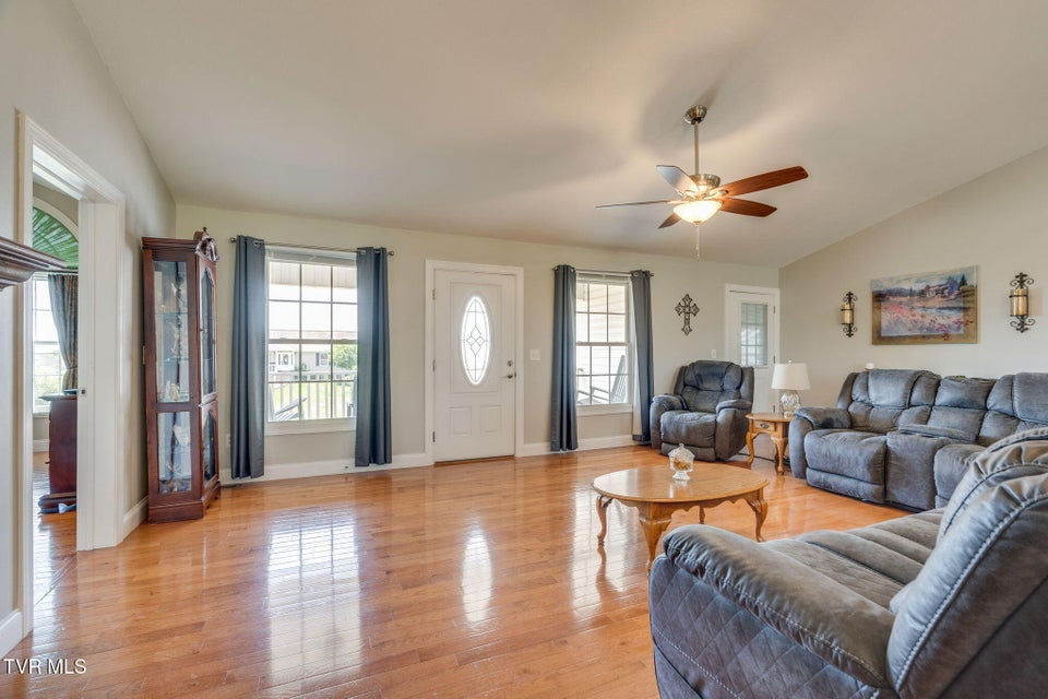 Photo #9: 140 Willow Ridge Drive