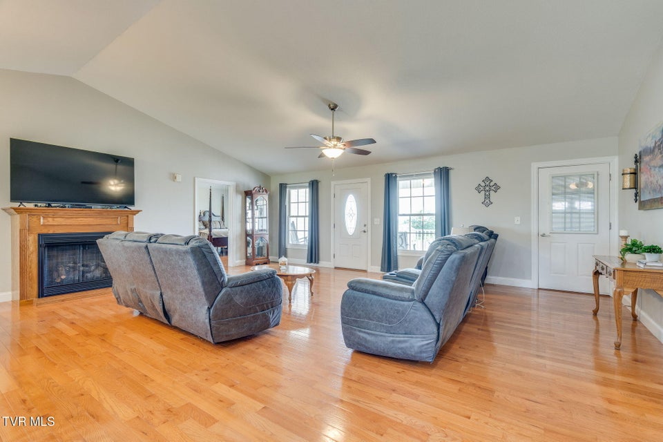 Photo #10: 140 Willow Ridge Drive