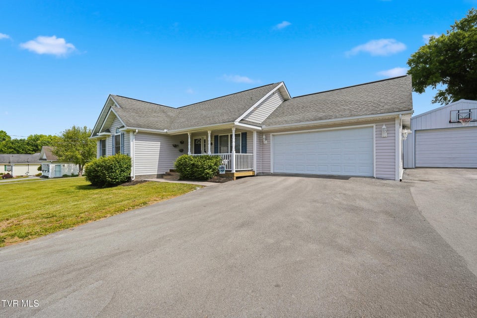 Photo #2: 579 4th Avenue