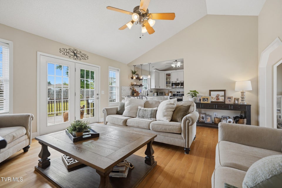 Photo #6: 579 4th Avenue