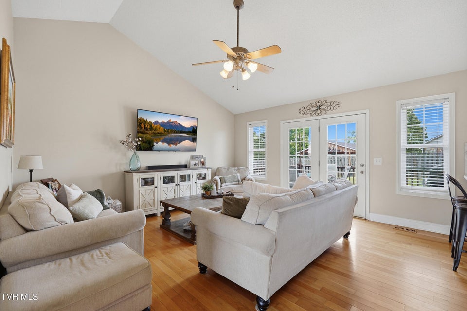 Photo #7: 579 4th Avenue