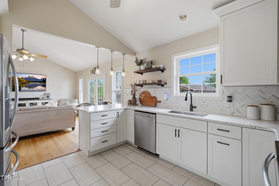 Photo #9: 579 4th Avenue