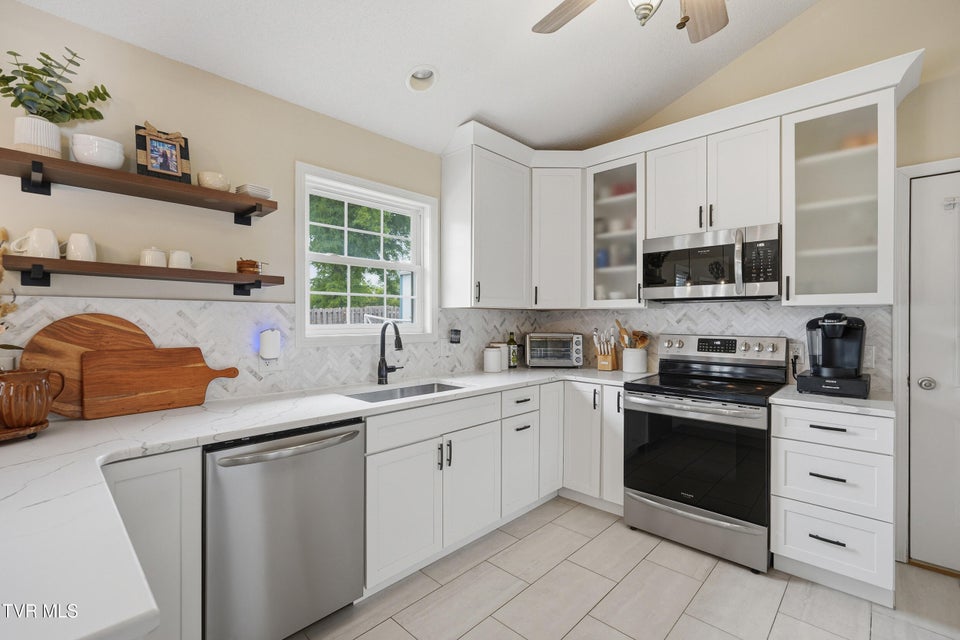 Photo #11: 579 4th Avenue