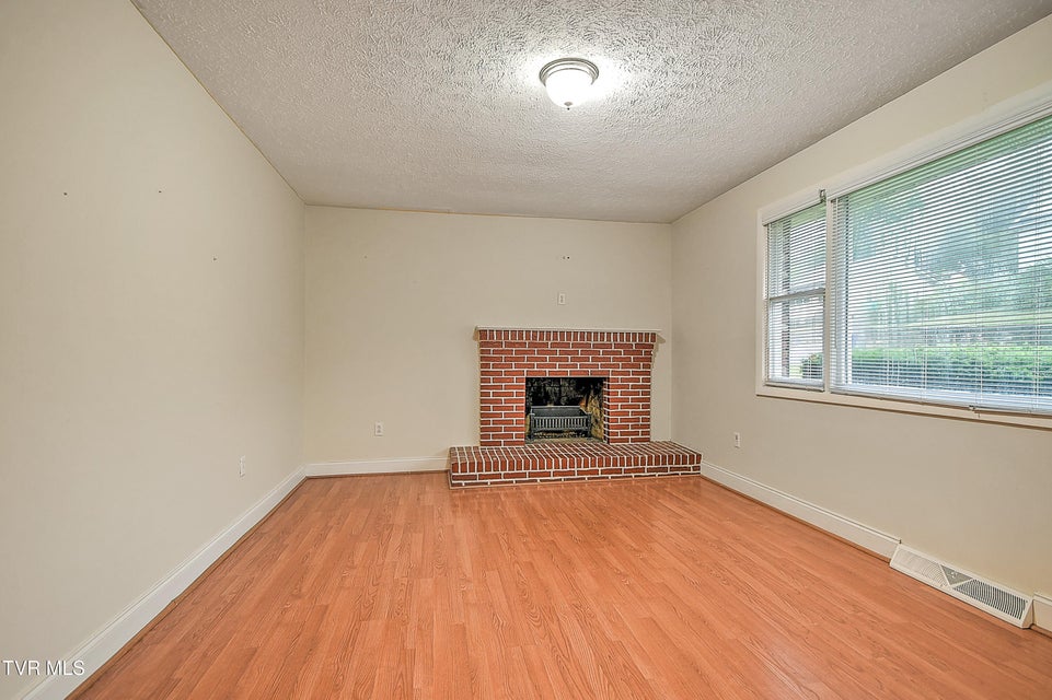 Photo #3: 757 West Jackson Street