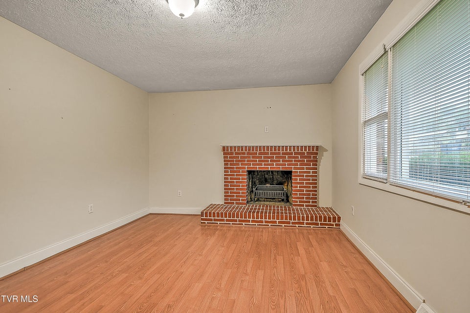 Photo #4: 757 West Jackson Street
