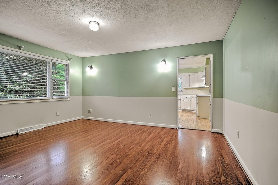 Photo #6: 757 West Jackson Street