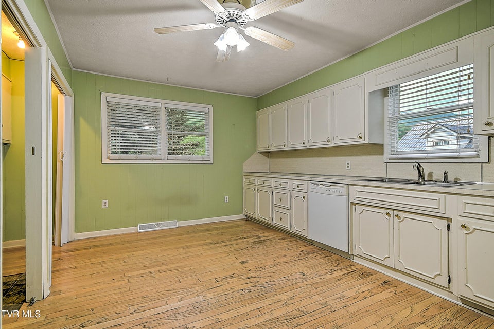 Photo #12: 757 West Jackson Street