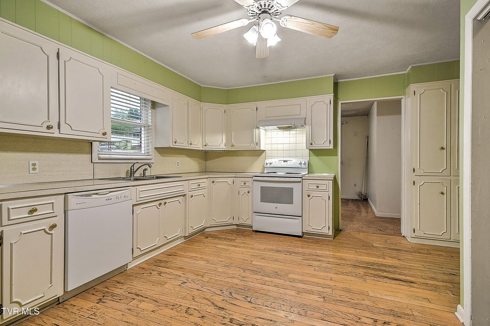 Photo #14: 757 West Jackson Street