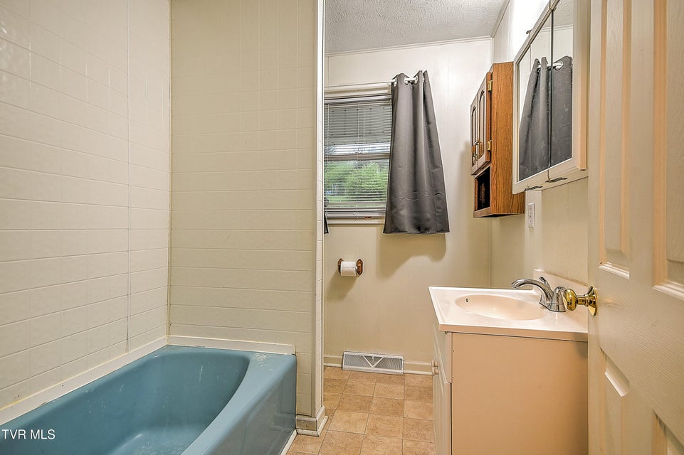 Photo #19: 757 West Jackson Street
