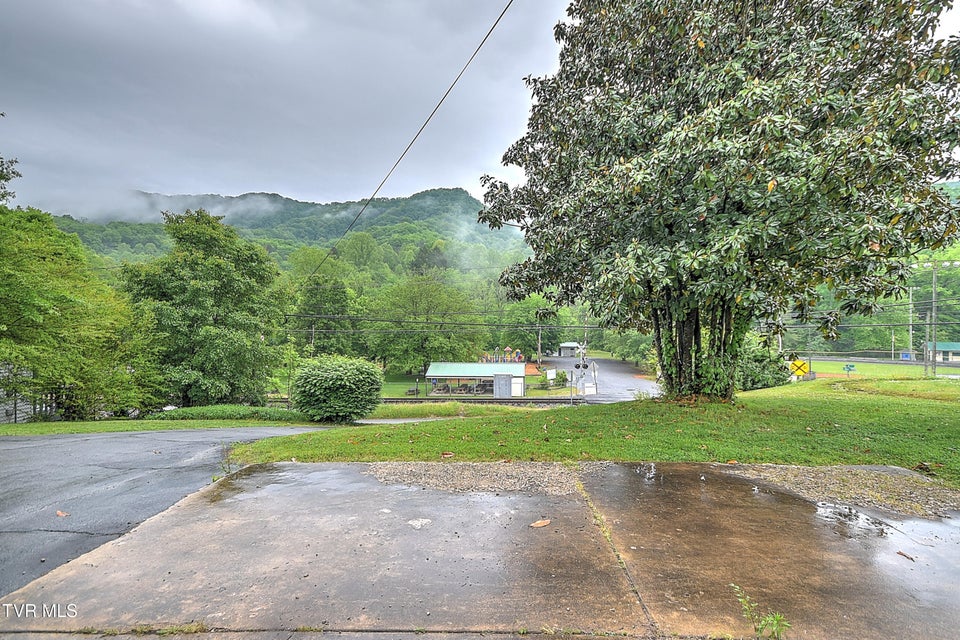 Photo #32: 757 West Jackson Street
