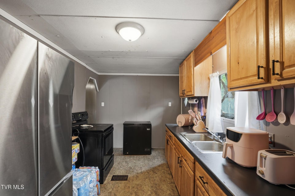 Photo #6: 345 Virgil Avenue