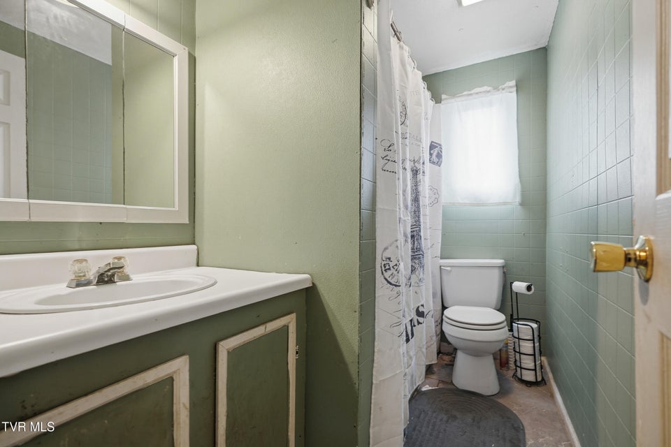 Photo #10: 345 Virgil Avenue