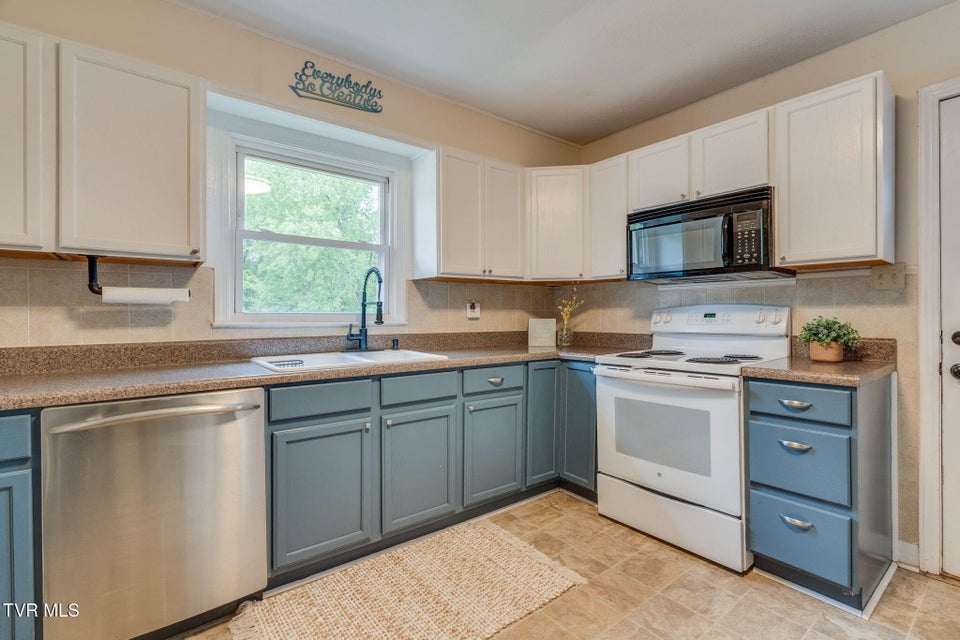 Photo #9: 1510 Sylvan Street