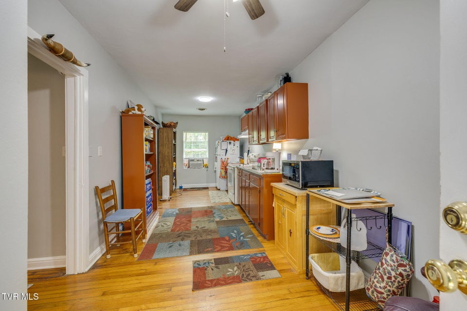 Photo #8: 4006 Memorial Boulevard
