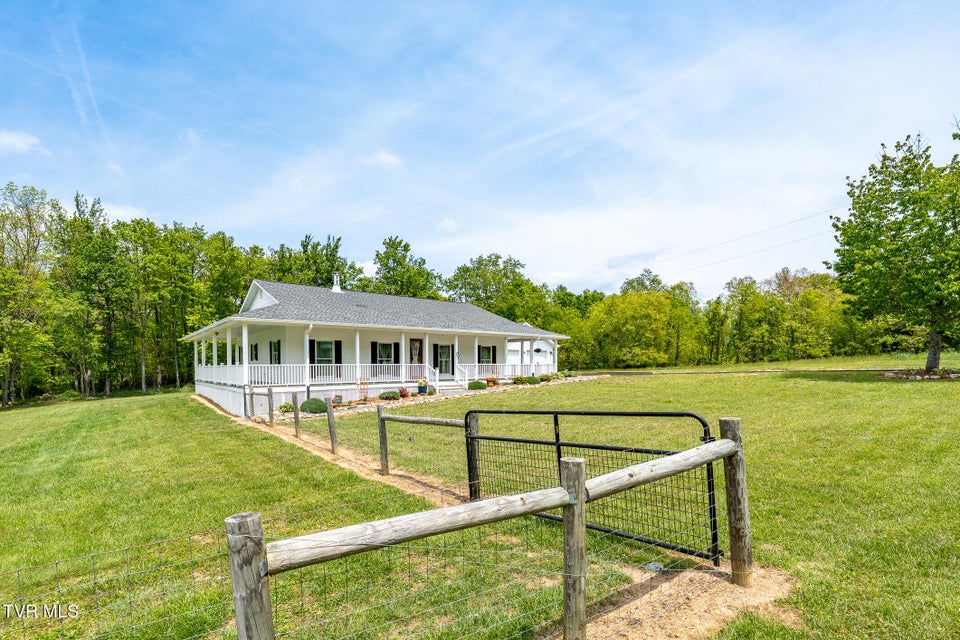 Photo #4: 533 Harmon Road