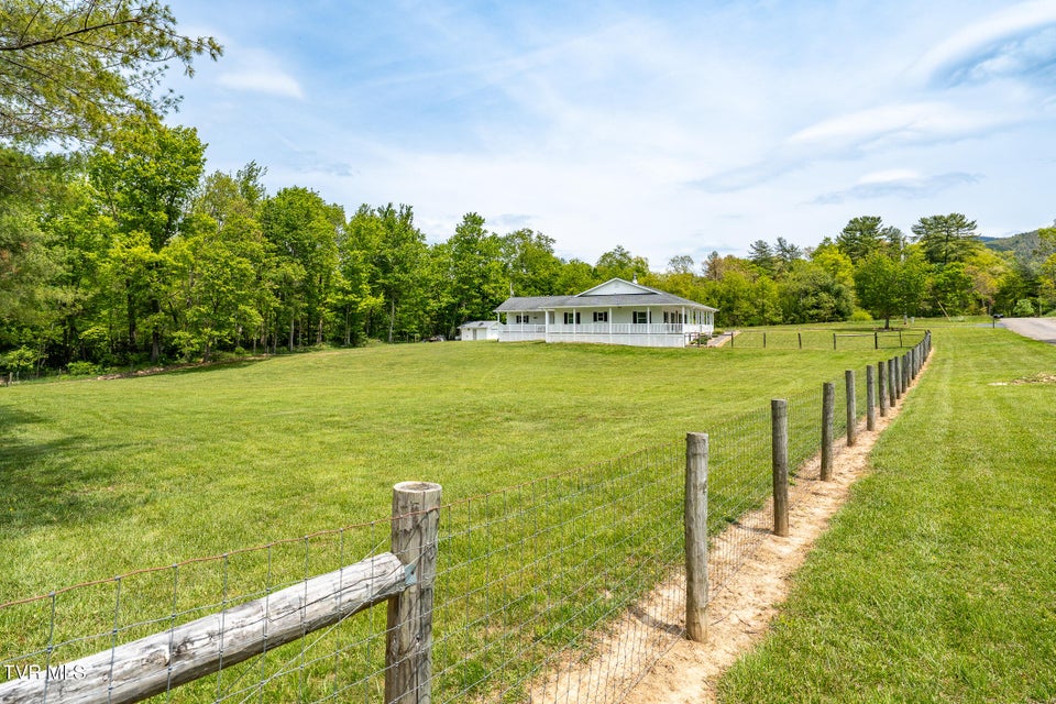 Photo #6: 533 Harmon Road