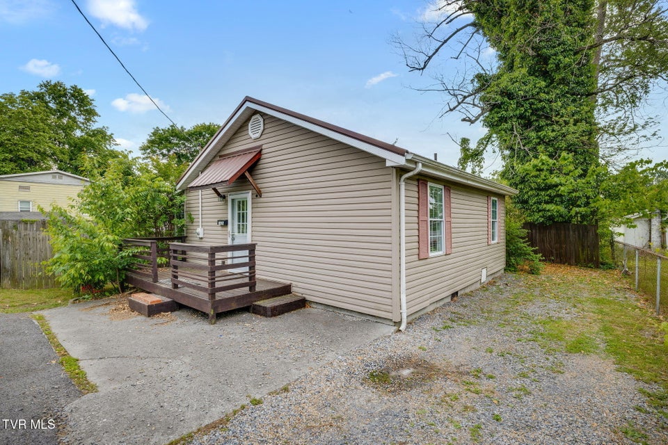 Photo #2: 1626 Desoto Street