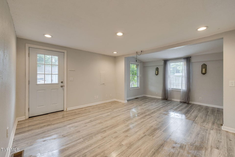Photo #4: 1626 Desoto Street