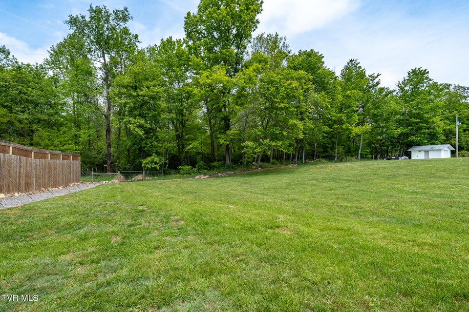 Photo #33: 533 Harmon Road