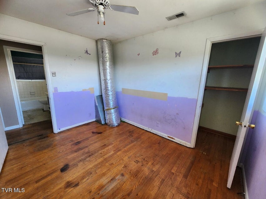 Photo #12: 546 Bays View Court